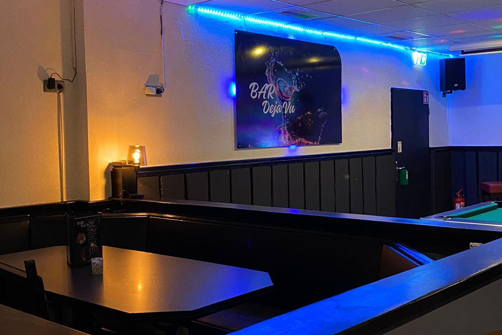 Bar Deja Vu Neon